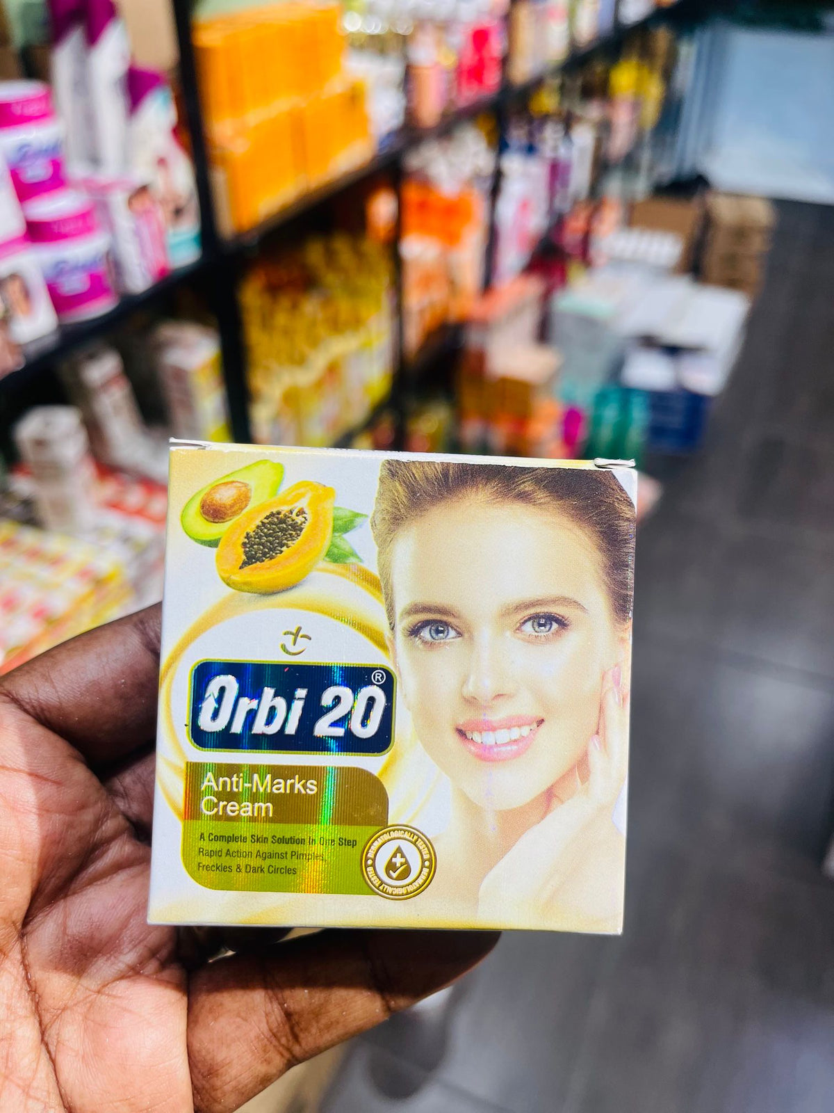 Crème Visage éclaircissante ORBI 20 - Extrait De Papaye - 30 Ml - FPS 3 - Pour Peaux Mixtes - Efface Taches Et Imperfections